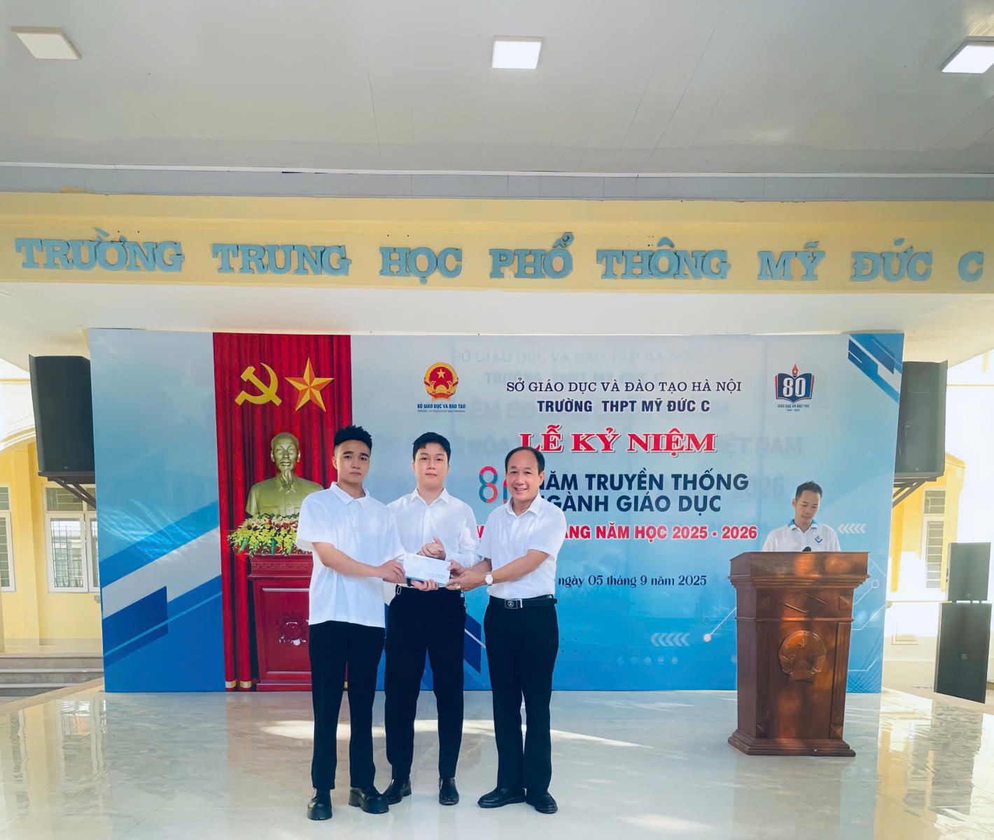 2.000.000 đồng cho chương trình kỷ niệm 40 năm thành lập trường.
